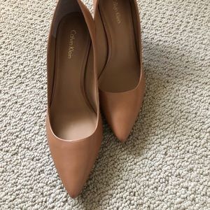 Calvin Klein rich tan pumps